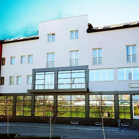 Ni Garni Hotel Crystal Ice מראה חיצוני תמונה