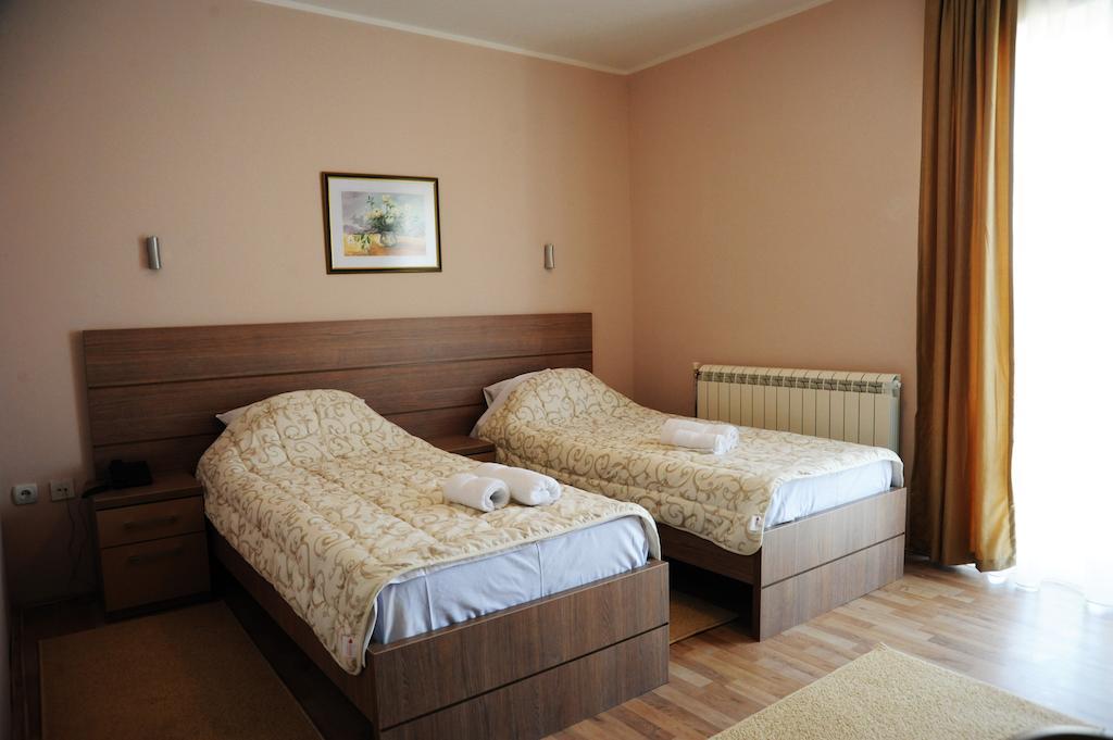 Ni Garni Hotel Crystal Ice מראה חיצוני תמונה