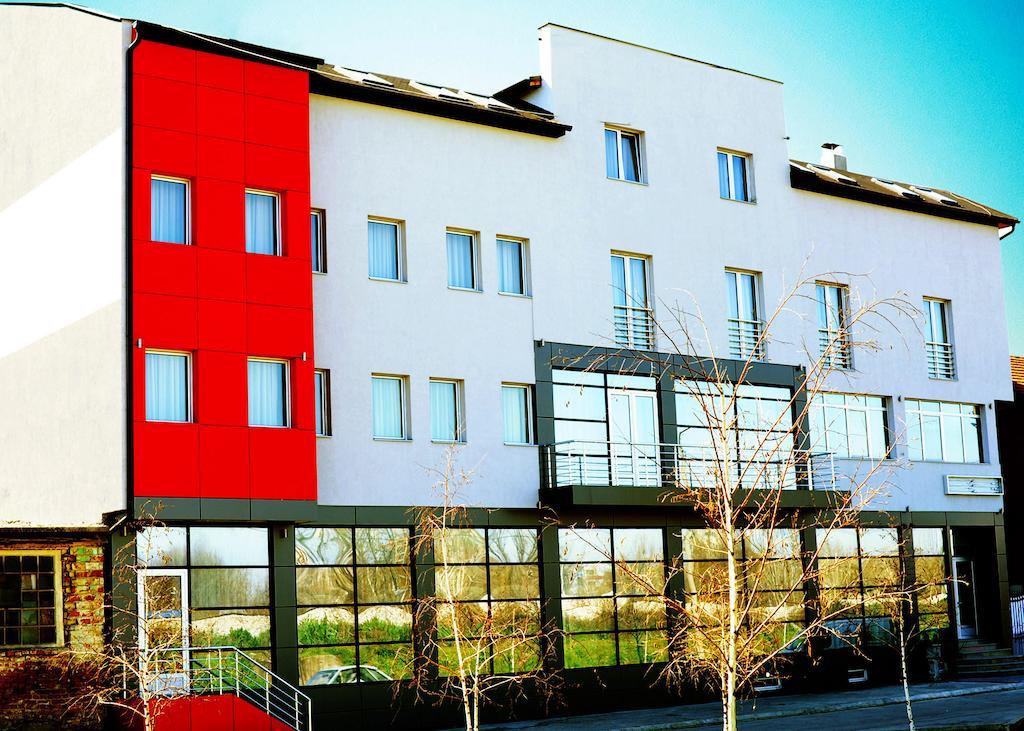 Ni Garni Hotel Crystal Ice מראה חיצוני תמונה