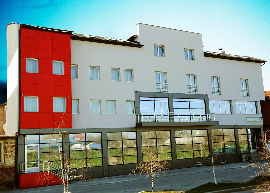 Ni Garni Hotel Crystal Ice מראה חיצוני תמונה